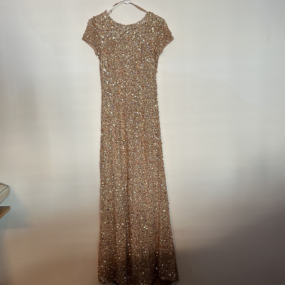 ADRIANNA PAPELL SCOOP BACK SEQUIN GOWN IN CHAMPAGNE GOLD